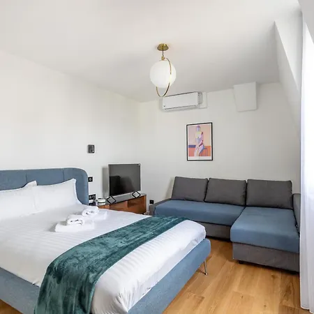 Апартаменты Luxurious Flat In The Center Париж
