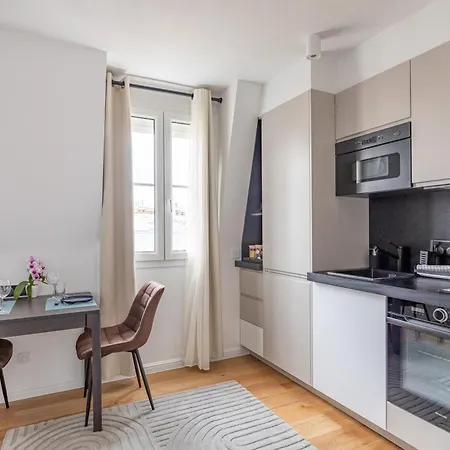 Luxurious Flat In The Center דירה *