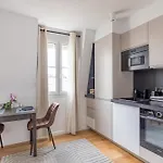 Luxurious Flat In The Center Апартаменты *