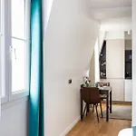 Luxurious Flat In The Center Париж